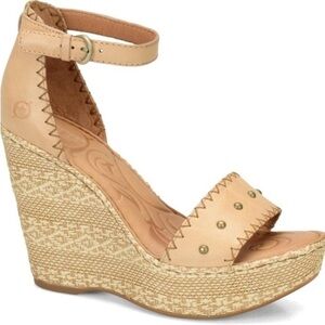 Born Leather Stylish Tan Wedge Pump Sandals